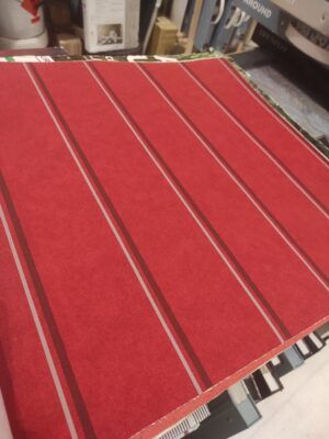Papel pintado Rayas fondo rojo